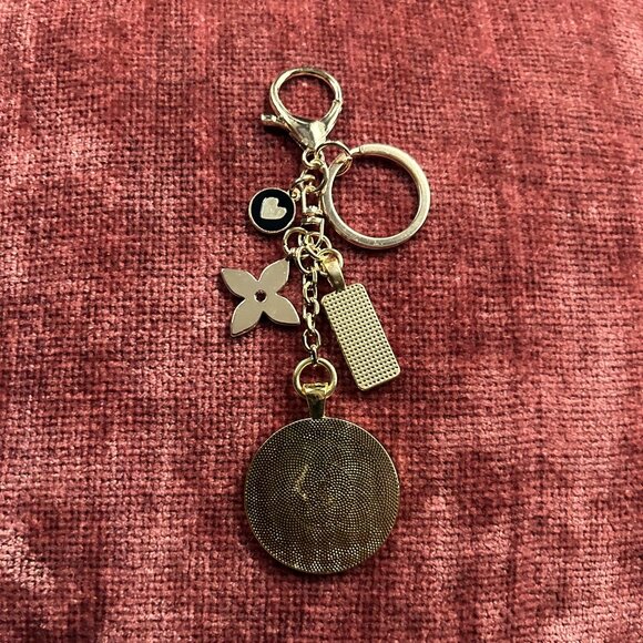New RUSTIC CLOVER BAG CHARM, Brown Black and Gold Tone Charms - Picture 5 of 8